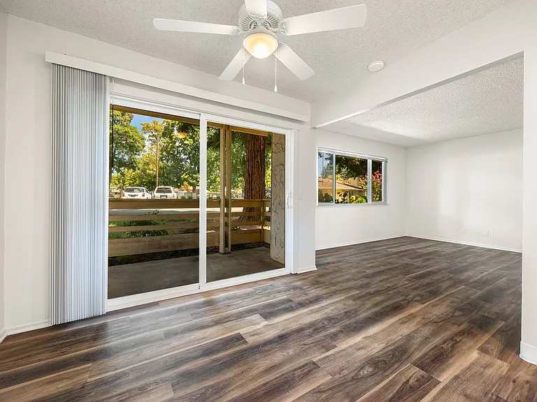 Lassen Villa Apartments — Photo 47