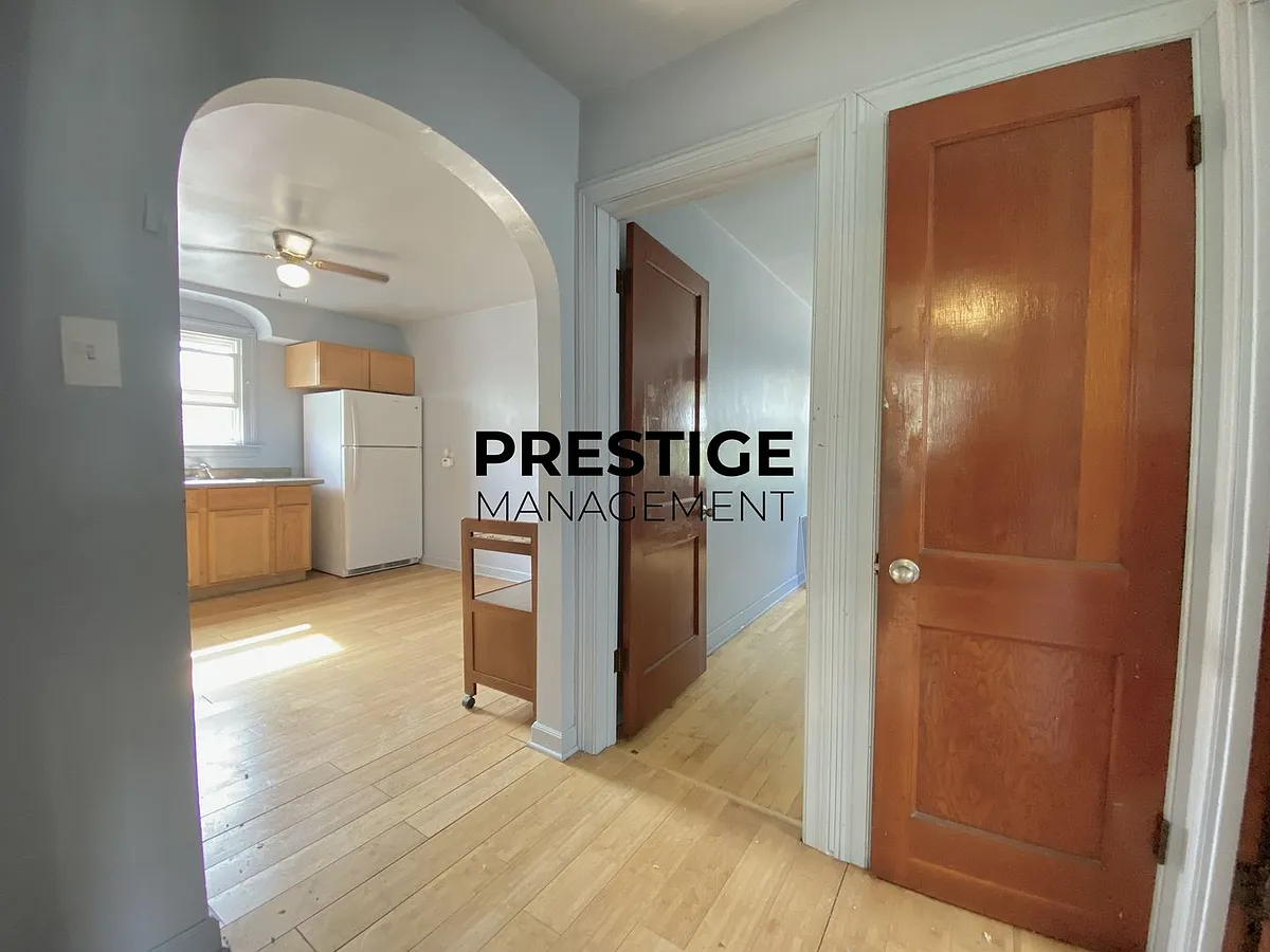 Building Photo - 1228 Lakeview Ave #B