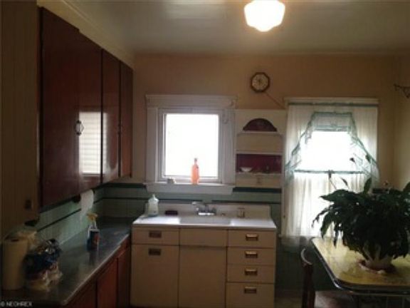 4th image of 3332 W 86th St