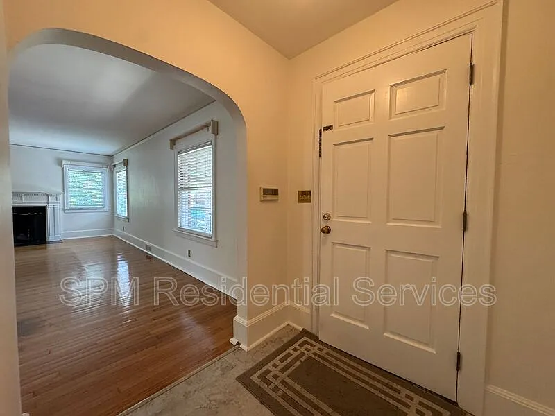 3 bed, 2.0 bath, 1796 sqft, $2,700 — Photo 3
