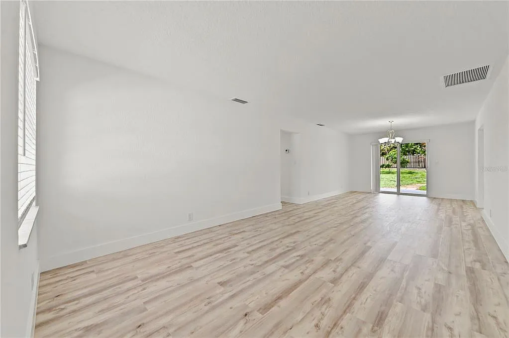 3 bed, 2.0 bath, 1520 sqft, $4,500 — Photo 2