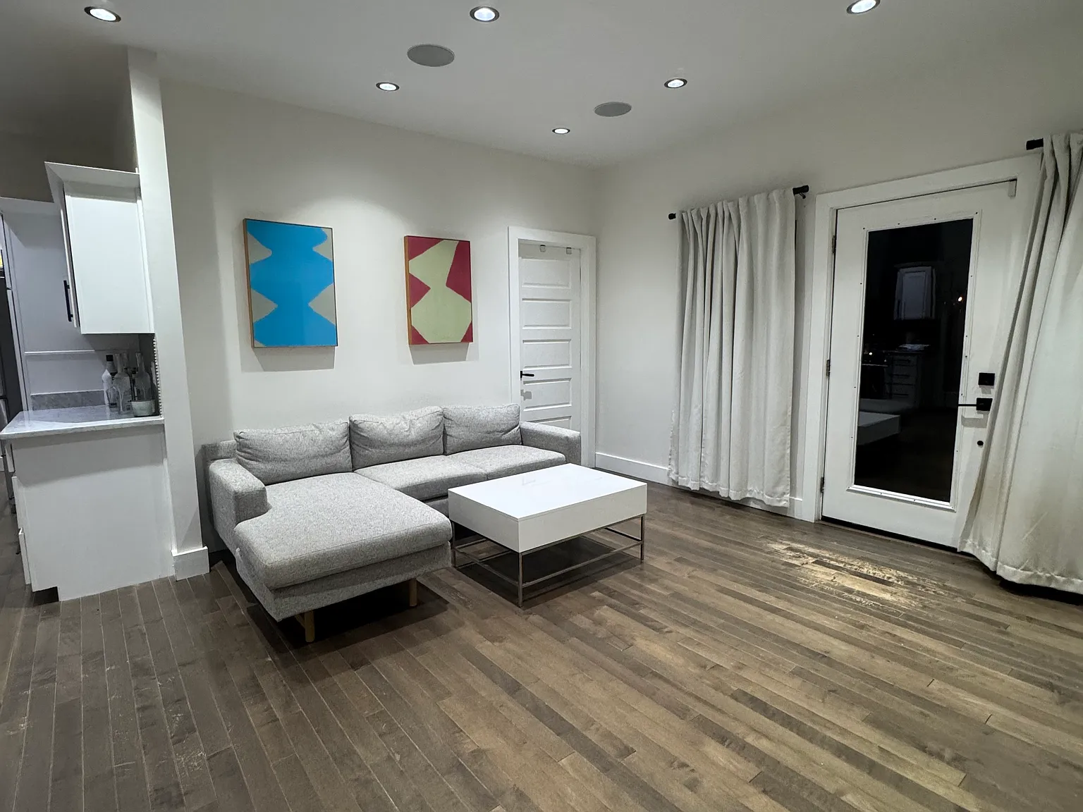 2 bed, 826 sqft, $2,300 — Photo 2