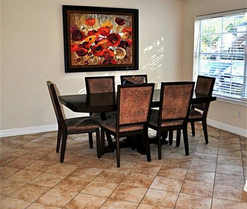 great sized diningroom