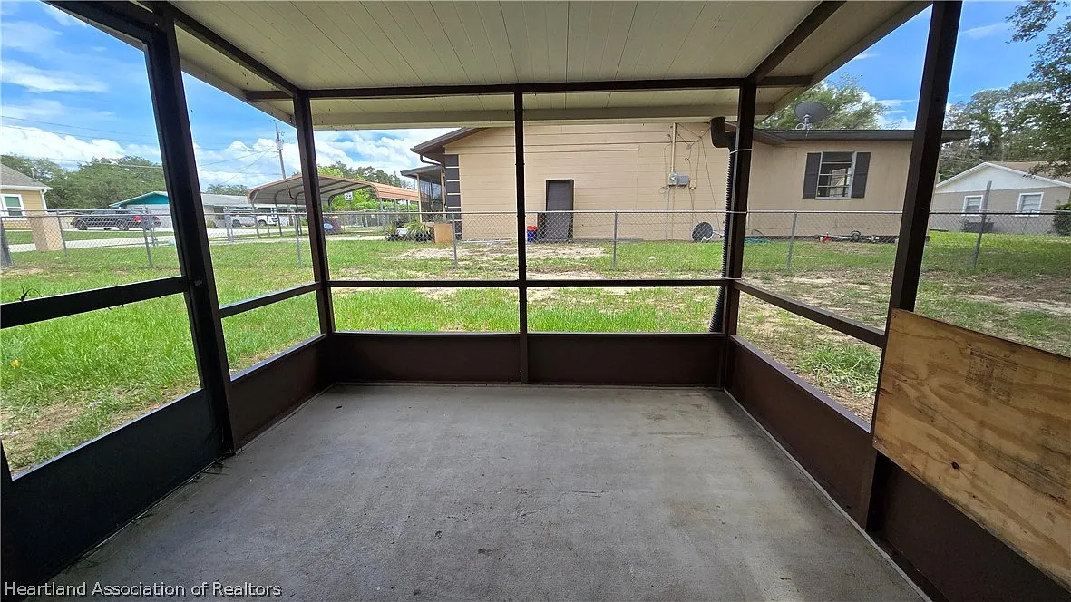 3 bed, 1.5 bath, 943 sqft, $1,350 — Photo 2