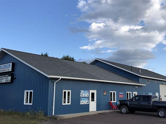 3rd image of 911 Evergreen Dr