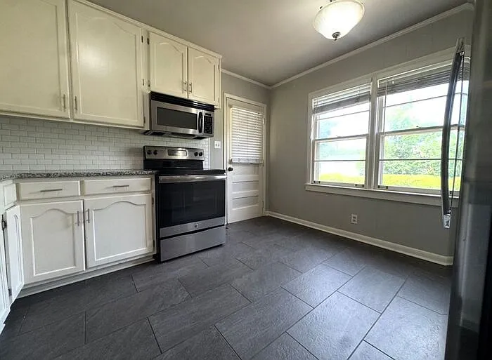 817 Chambers Dr NE — Photo 10