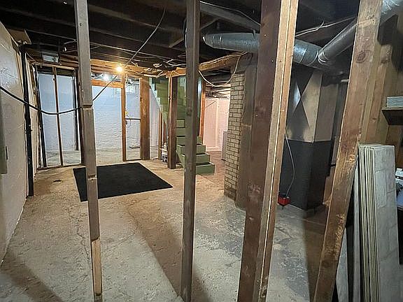 4th image of 325 Chaffee Row