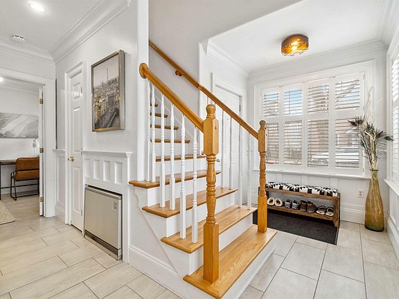 4th image of 1139 Wellington St #101