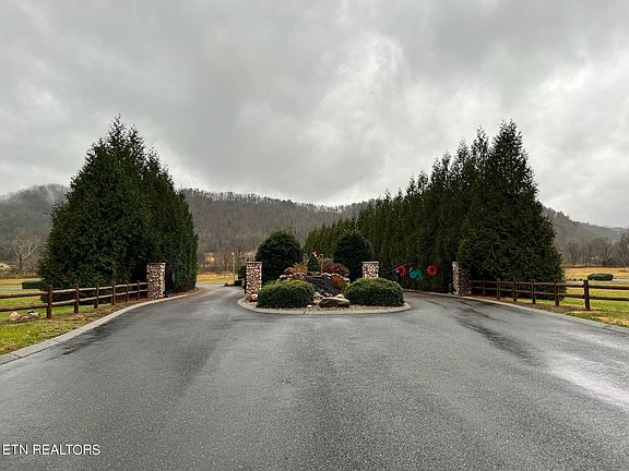 4th image of 35913595 River Crest Way