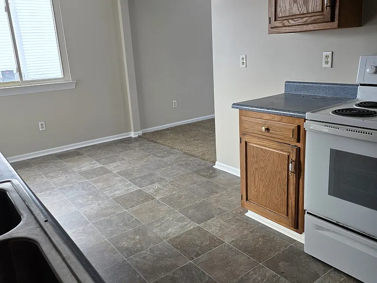 2622 Maple St — Photo 5
