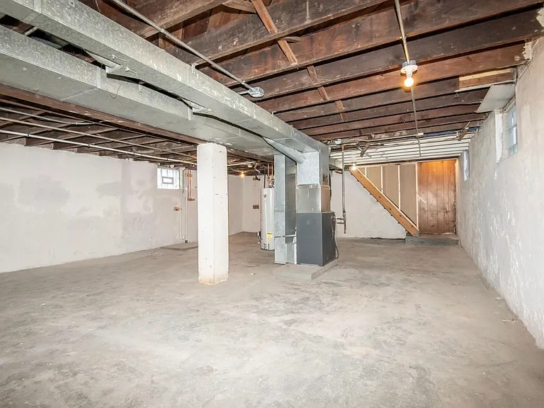 1022 Goold St — Photo 12