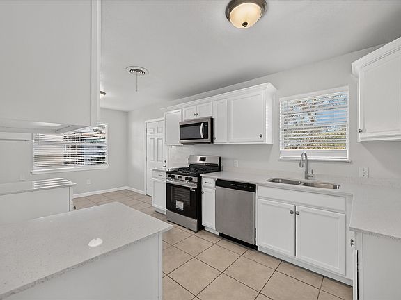 5th image of 3921 Dana Dr