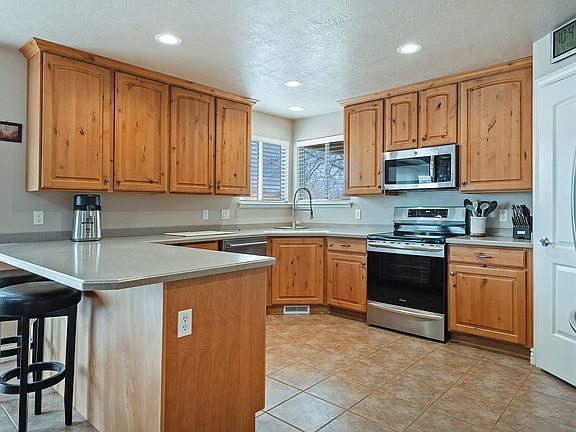 4th image of 1114 W Shields Ln