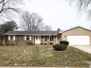 3121 Saint Andrews Dr, Pekin, IL 61554