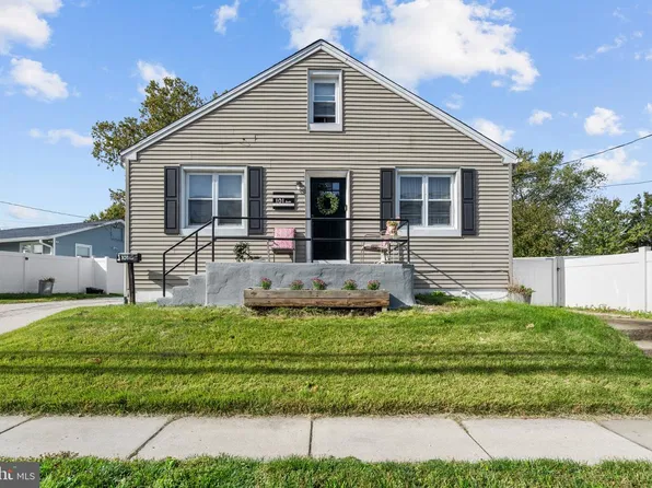 101 S Warwick Rd, Somerdale, NJ 08083