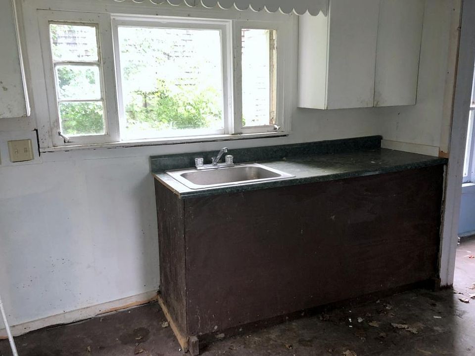 2nd image of 94 Spencer Ave