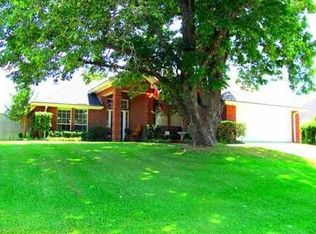 826 Edgewood Cir, Lindale, TX 75771