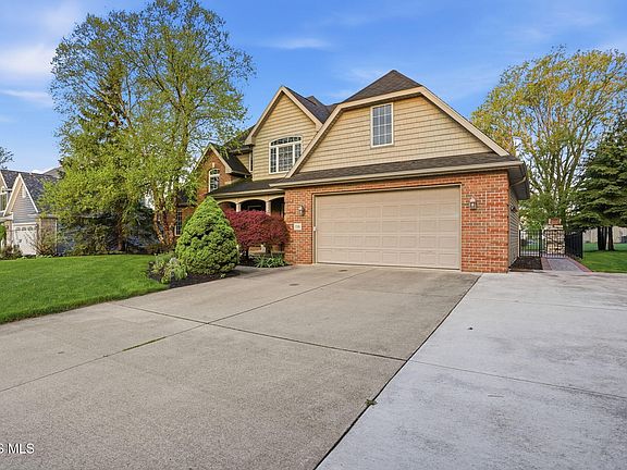 4th image of 736 Parkview Dr