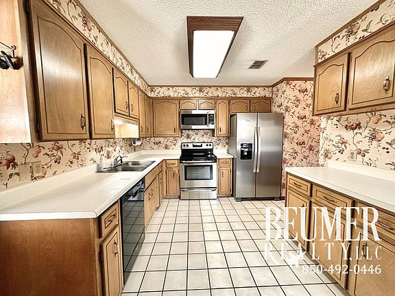 5th image of 586 Seapine Cir