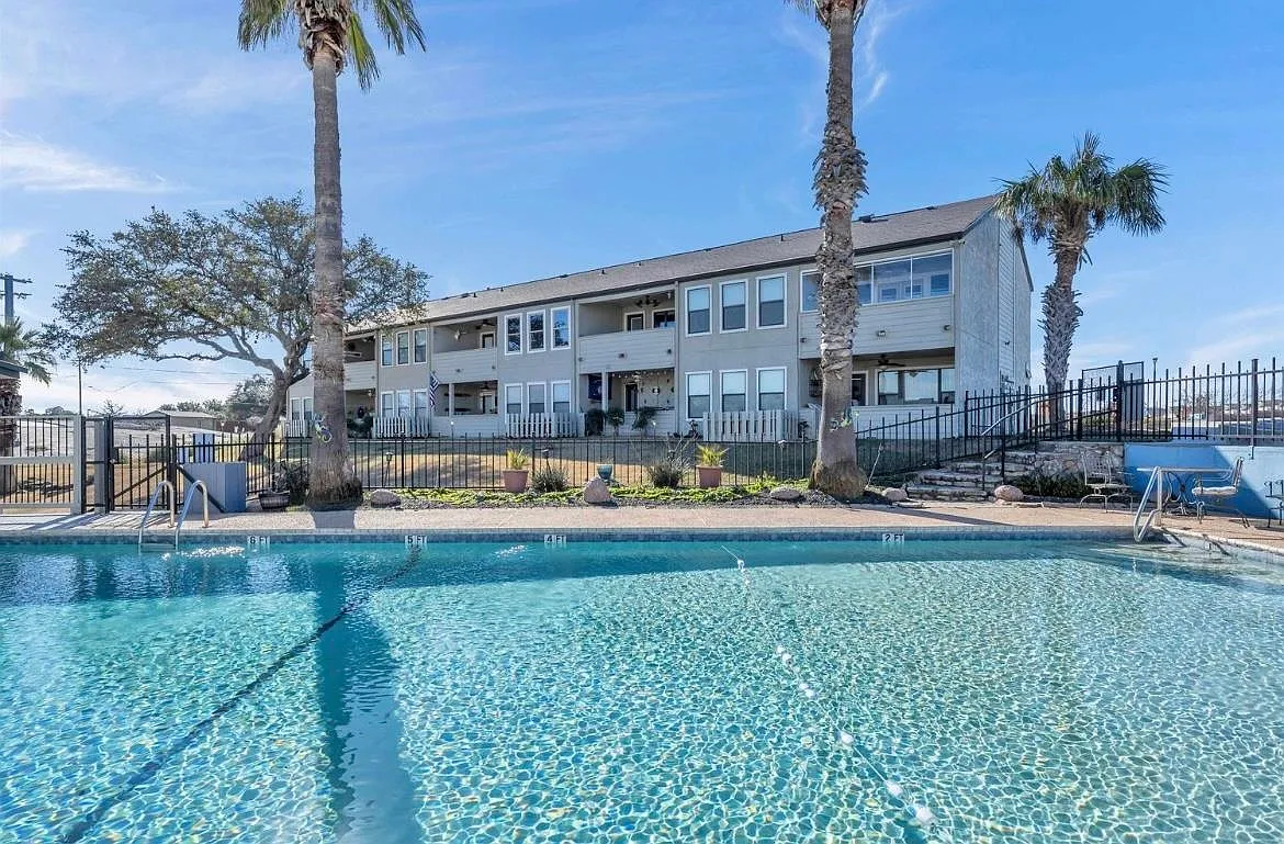 1 bed, 1.0 bath, 957 sqft, $1,500 — Photo 1