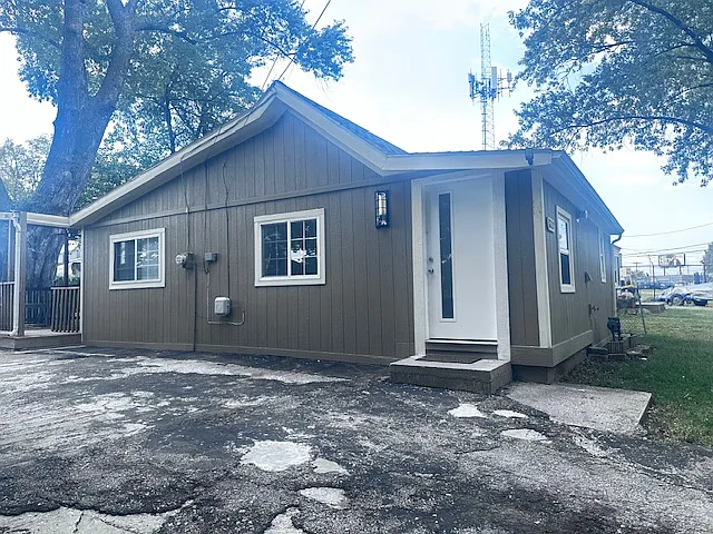 8222 NE Flagor Rd — Photo 1
