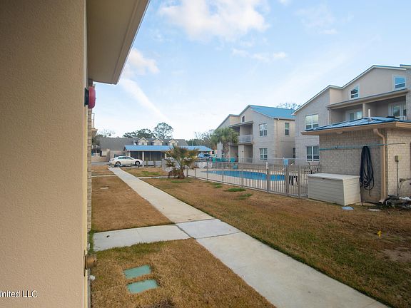 3rd image of 225 Winter Garden Dr #B3