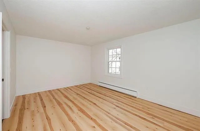 130 Endicott St N — Photo 4