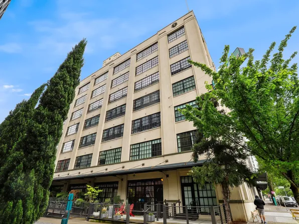 1400 NW Irving St APT 601, Portland, OR 97209