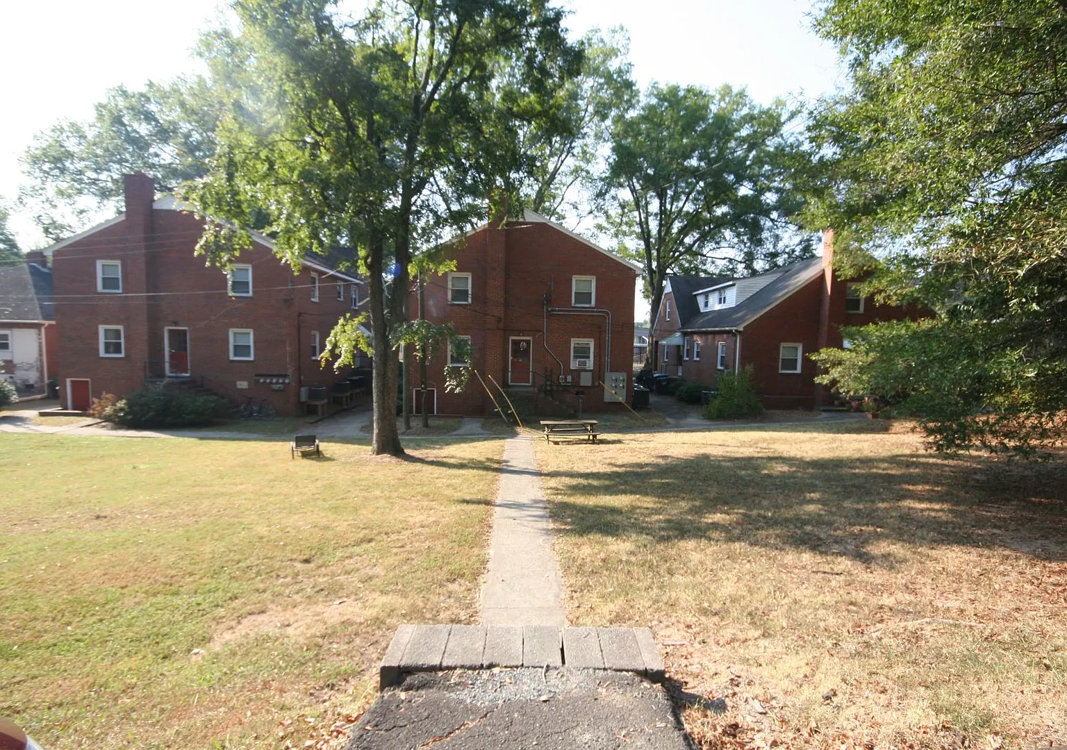 Spacious Second Floor Apartment / Huge Kitchen / Near Duke West and Downtown — Photo 1