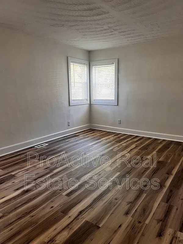 2 bed, 1.0 bath, 1200 sqft, $1,910 — Photo 2