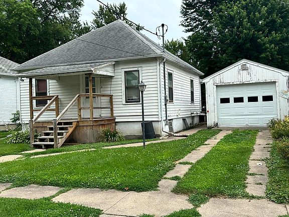 2nd image of 604 W Summit Ave