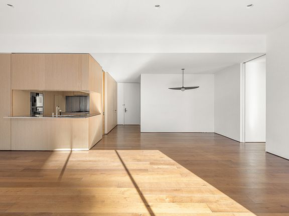 5th image of 527 W 27th St #3C