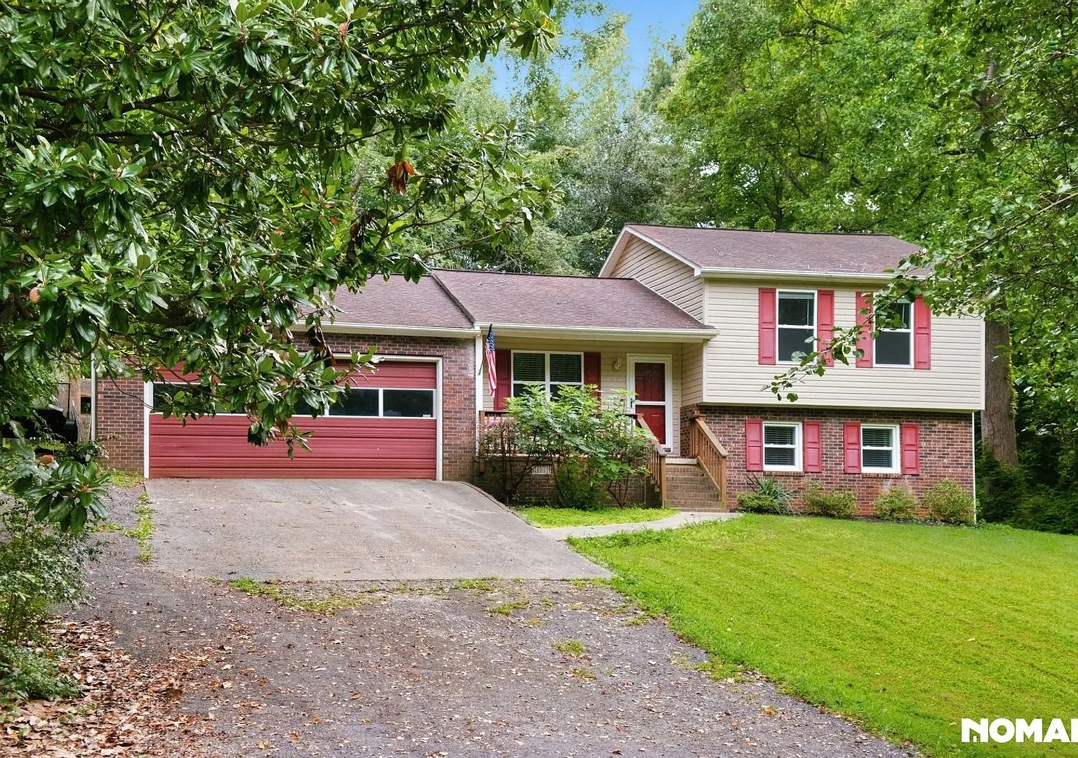 Charming 4BR House in Statesville with large lot — Photo 1