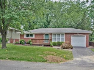 5116 Staten Dr, Godfrey, IL 62035