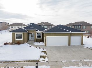 2811 Powder Ridge Dr, Bismarck, ND 58503