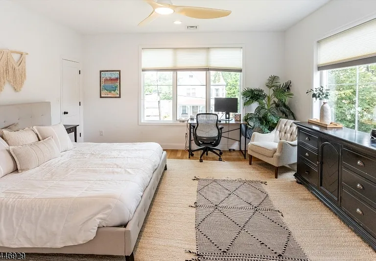 8 Willard Pl — Photo 4