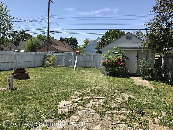 3rd image of 633 Wrexham Ave