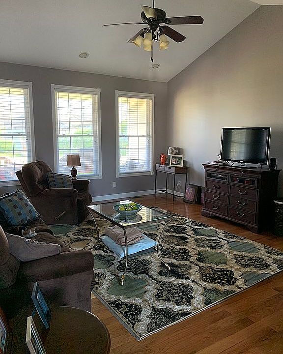 1st image of 302 Breeze Dr
