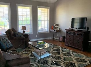 302 Breeze Dr, Carterville, IL 62918