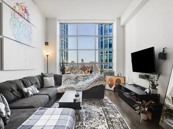 360 Newbury St Unit 502, Boston, MA 02115