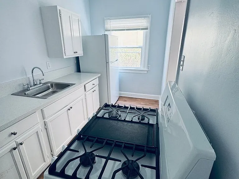 255 S Catalina St — Photo 23