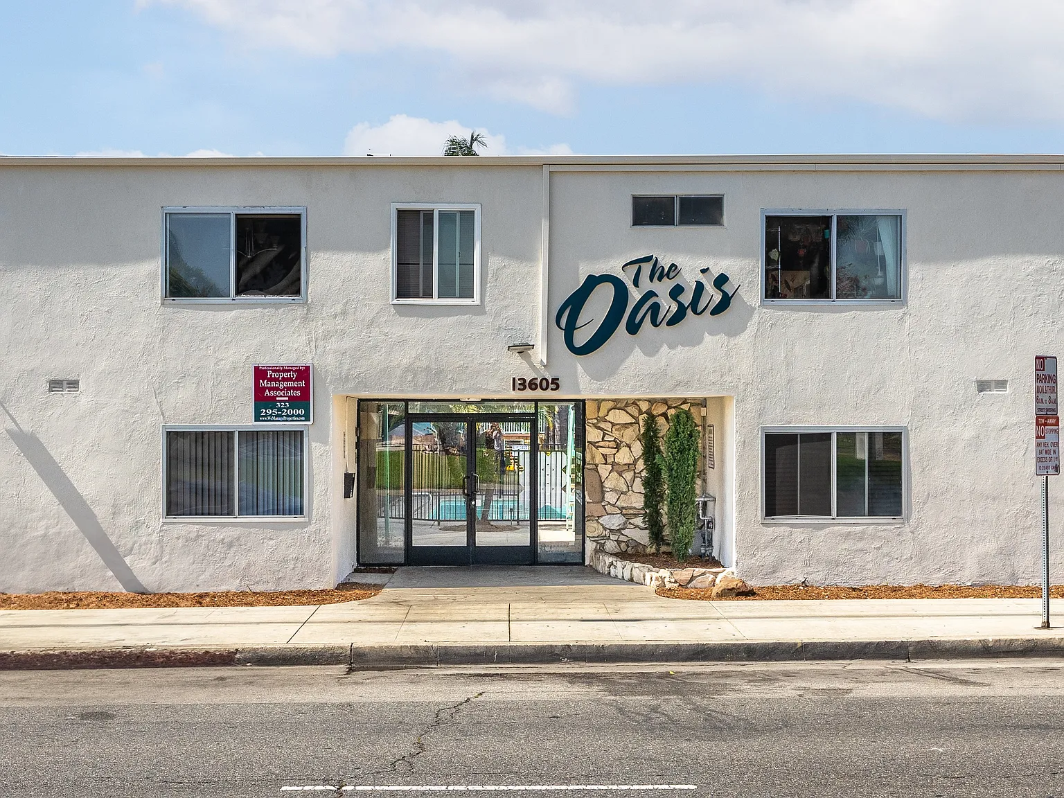 The Oasis Apartments — Photo 2