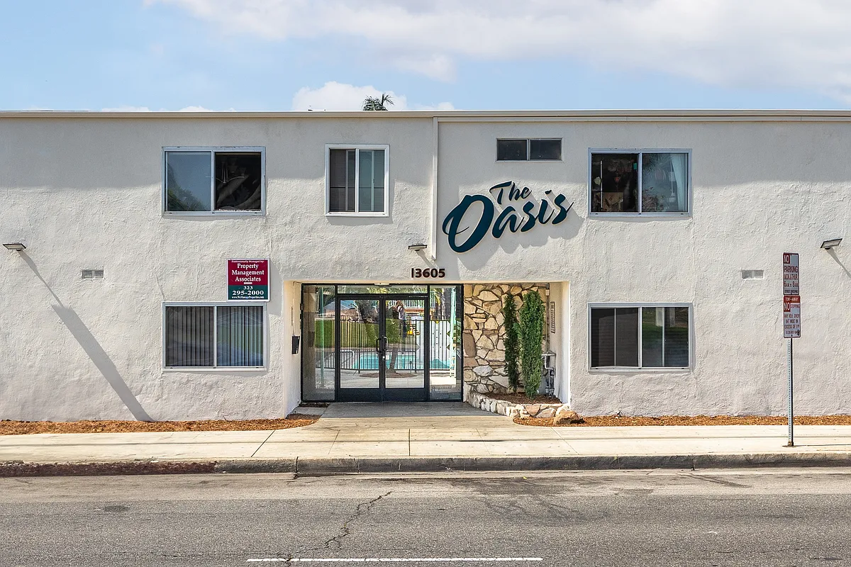 Building Photo - 13605 S Vermont Ave