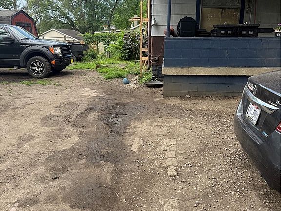 3rd image of 741 1st St SE