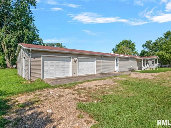 425 E North St, Pittsfield, IL 62363