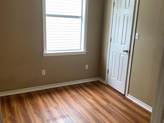 5th image of 307 Avenue E Poin #A
