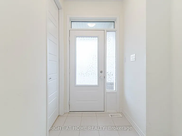 908 Sumac Cres — Photo 6