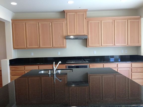 3rd image of 646 N Montebello St