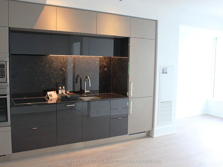 10 York St #6212 — Photo 18