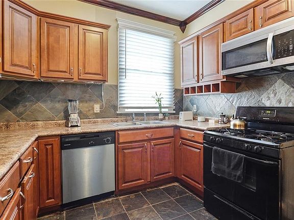 5th image of 805 Wilson Dr